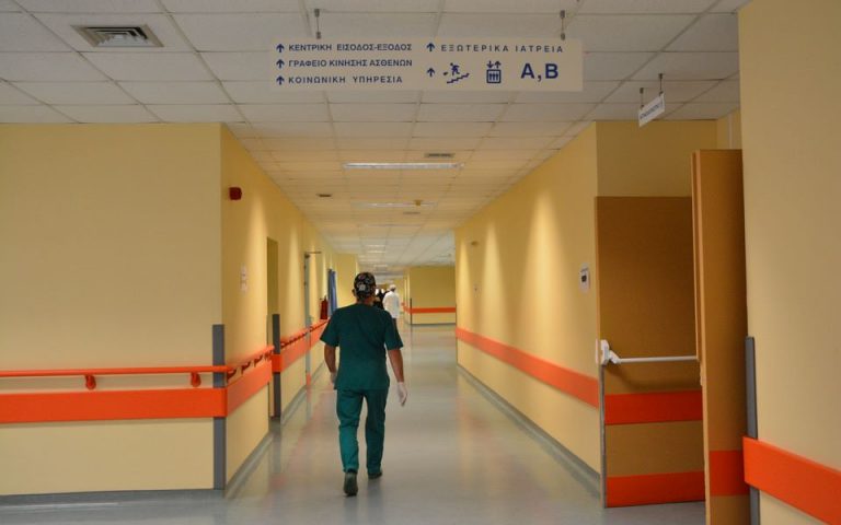 Καπραβέλος: Ο επόμενος ασθενής θα διασωληνωθεί στο parking του νοσοκομείου