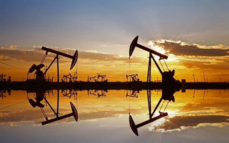 Πετρέλαιο: Πτώση άνω του 3% – Πιέζουν το ισχυρό δολάριο και οι ανησυχίες για τη ζήτηση