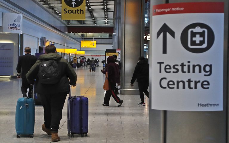 Πλαστά αρνητικά τεστ κορωνοϊού προς πώληση στα αεροδρόμια