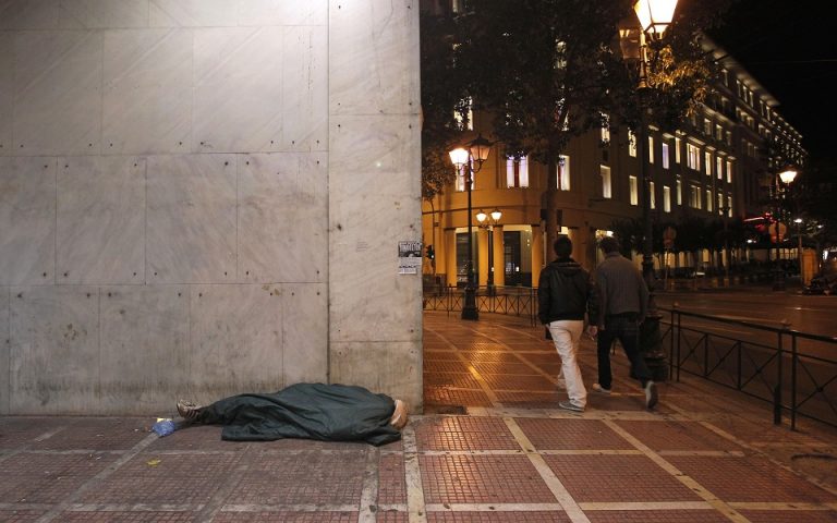 Δήμος Αθηναίων: Θερμαινόμενες αίθουσες και rapid test για τους άστεγους
