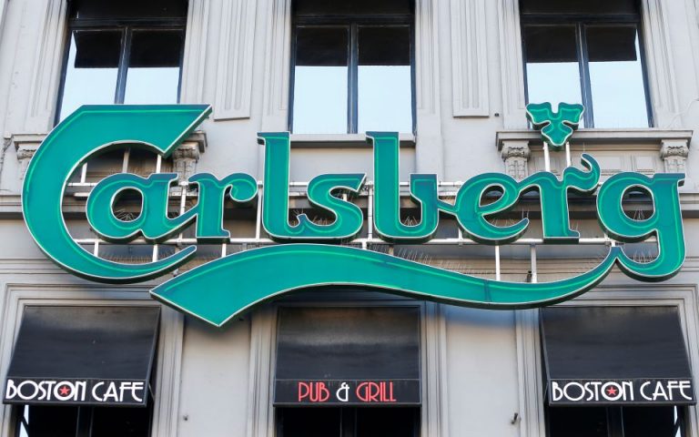 Εντυπωσιακή ανάκαμψη της ζήτησης για μπύρα «βλέπει» η Carlsberg το φετινό καλοκαίρι