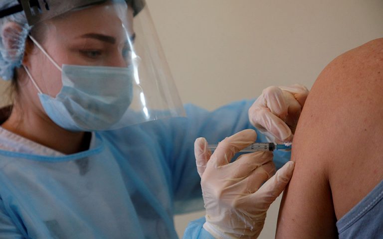 Η Ρωσία εμβολιάζει αστέγους κατά της Covid-19