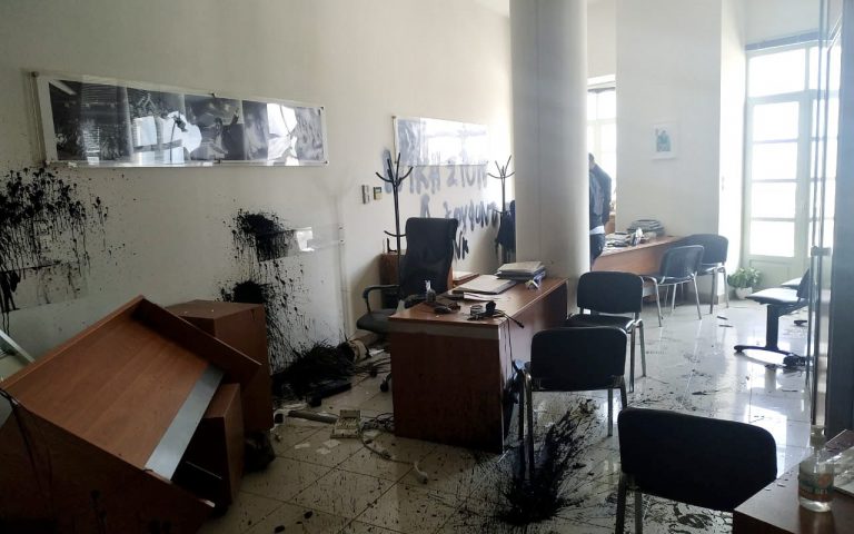 Ηράκλειο: Επίθεση στο γραφείο του Λ. Αυγενάκη