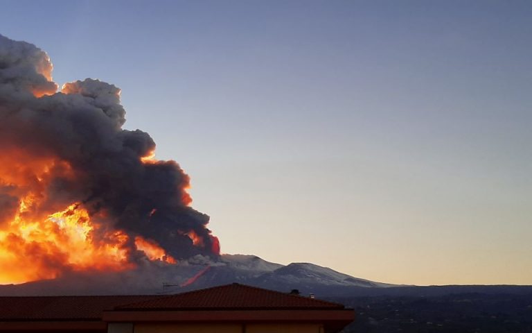 Κλειστό το αεροδρόμιο της Κατάνης στην Ιταλία, λόγω νέας έκρηξης της Αίτνας