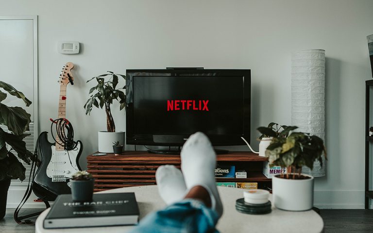 Netflix: Πώς τελειώνει τους «δανεικούς» κωδικούς – Ποιοι μπλοκάρονται