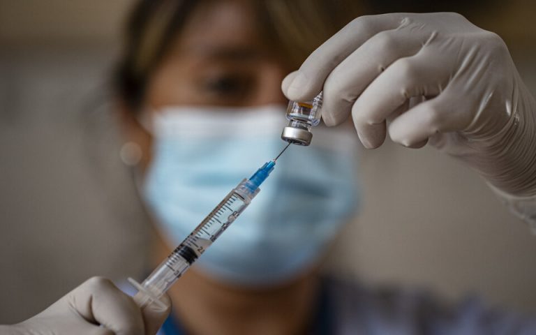 Πώς η Χιλή βρέθηκε μπροστά στην κούρσα των εμβολιασμών
