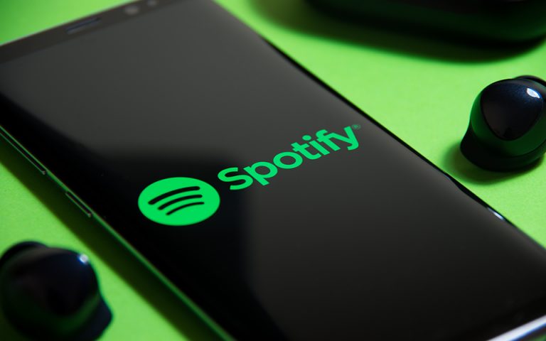 Spotify: Οι νέοι συνδρομητές και τα podcasts δίνουν ώθηση στα έσοδα 
