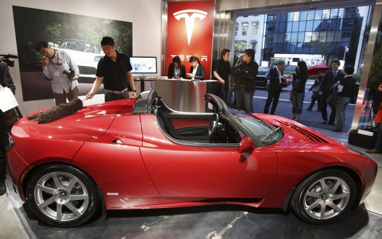 Πόσα Bitcoins κοστίζουν τα μοντέλα της Tesla;