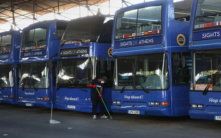 Μειώνονται τα τέλη κυκλοφορίας για τα τουριστικά λεωφορεία