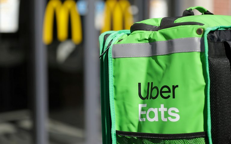 Το τέλος των ντελιβεράδων; H Uber Eats ξεκινάει παραδόσεις με ρομπότ στην Ιαπωνία