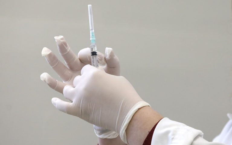 Κορωνοϊός: Αναβάλλονται οι σημερινοί εμβολιασμοί στην Αττική