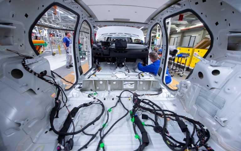 VW: Εγκαινίασε το πρώτο της εργοστάσιο για ανακύκλωση μπαταριών ηλεκτρικών οχημάτων