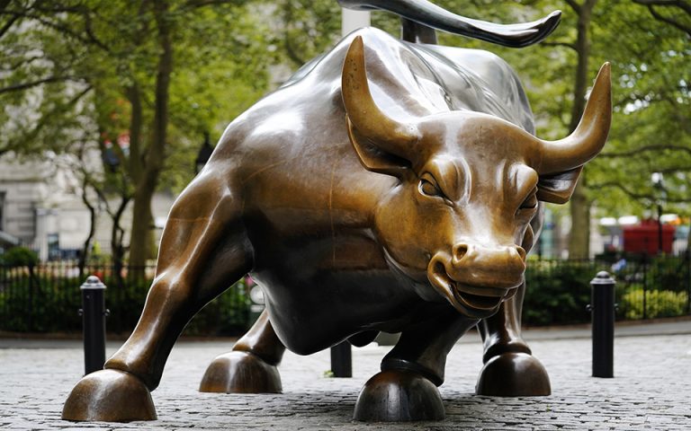 Wall Street: Dow και S&P 500 μία ανάσα από τα υψηλά τους
