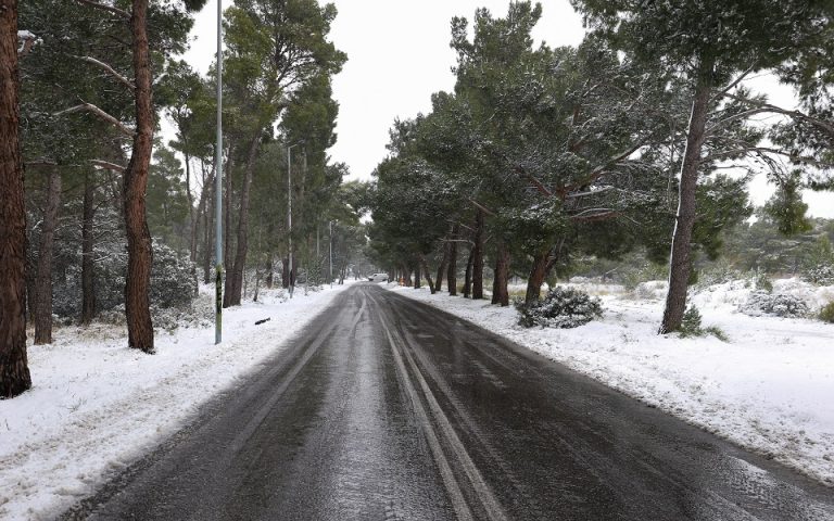 Αττική: Ποιοι δρόμοι είναι κλειστοί λόγω του χιονιά