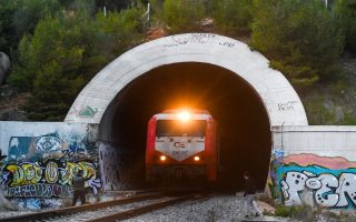 Ελληνικός σιδηρόδρομος: Πώς το ένα έργο εκτροχίασε το άλλο