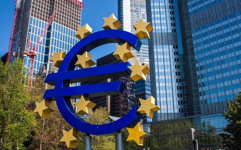 Έρευνα: Διχασμένη η Ευρωζώνη για τη νομισματική πολιτική της ΕΚΤ 