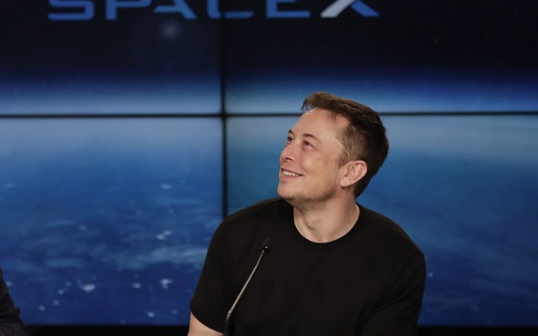H SpaceX του Elon Musk θα στείλει δορυφόρο χρηματοδοτούμενο με Dogecoin στο διάστημα