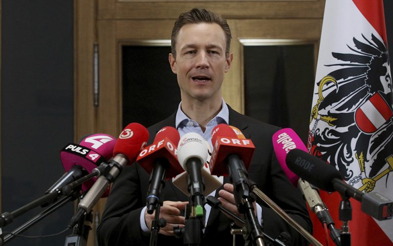 Αυστρία: Εισβολή των αρχών στο σπίτι του Υπουργού Οικονομικών – Υπόπτος για δωροδοκία