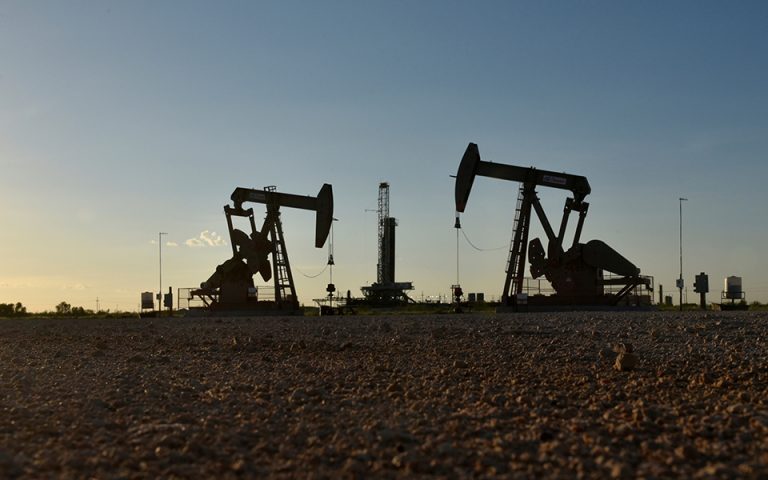 Πετρέλαιο: Κάτω από τα 100 δολάρια το brent