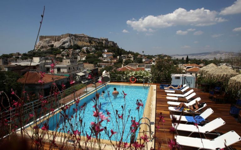 Τα ελληνικά ξενοδοχεία ανακτούν το ενδιαφέρον των επενδυτών