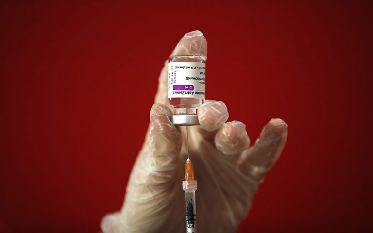 Ολλανδία: Αναστέλει τη χορήση του εμβολίου AstraZeneca στα άτομα ηλικίας κάτω των 60 ετών