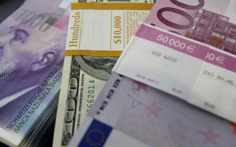 Σε συγκρατημένη άνοδο οι αποδόσεις του ευρώ