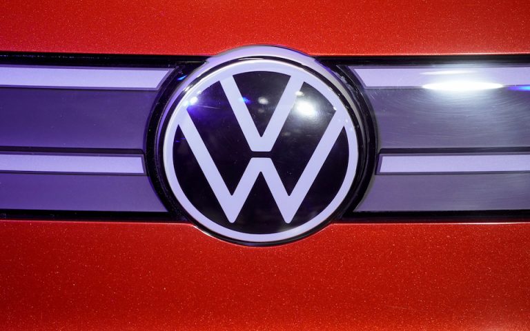 Volkswagen: Προειδοποιεί για μείωση της παραγωγής αυτοκινήτων εξαιτίας ελλείψεων σε τσιπ