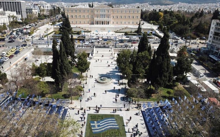 25η Μαρτίου: Η Αθήνα στα «γαλανόλευκα»