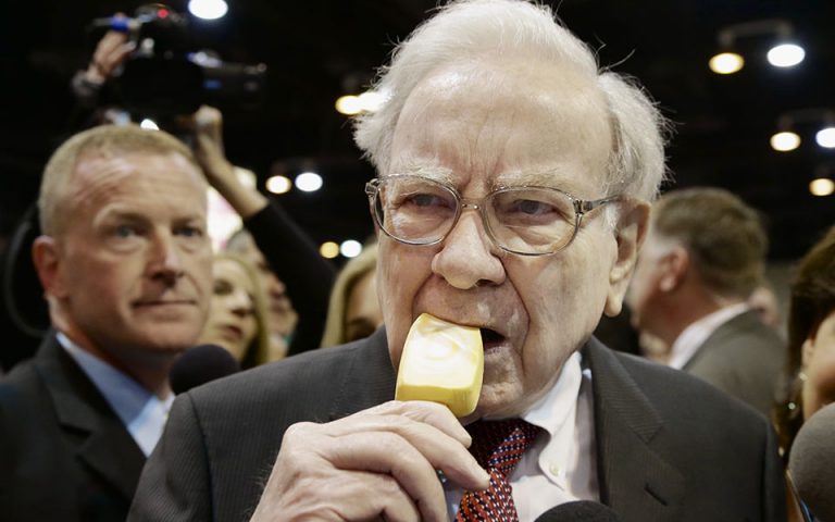 Warren Buffett: Τα 12 πράγματα στα οποία δεν πρέπει να πετάτε τα χρήματά σας
