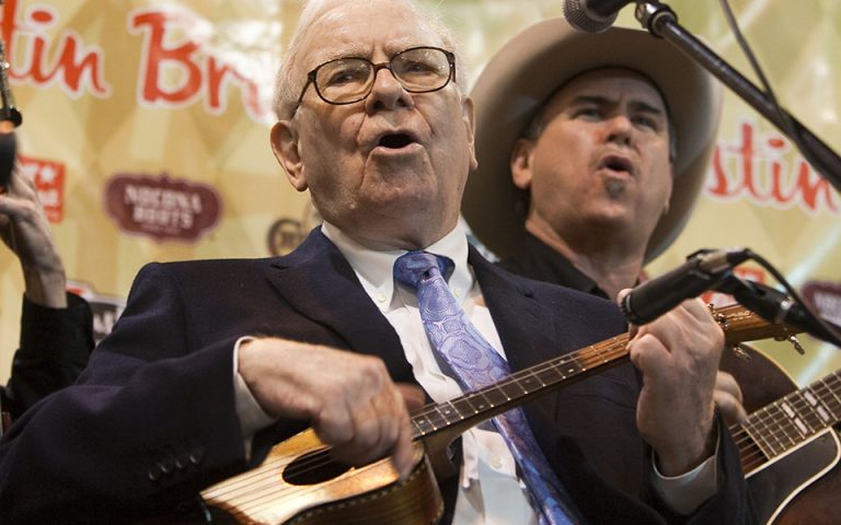 O Warren Buffett δεν φεύγει από πρόεδρος της Berkshire Hathaway- Απορρίφθηκε το αίτημα 