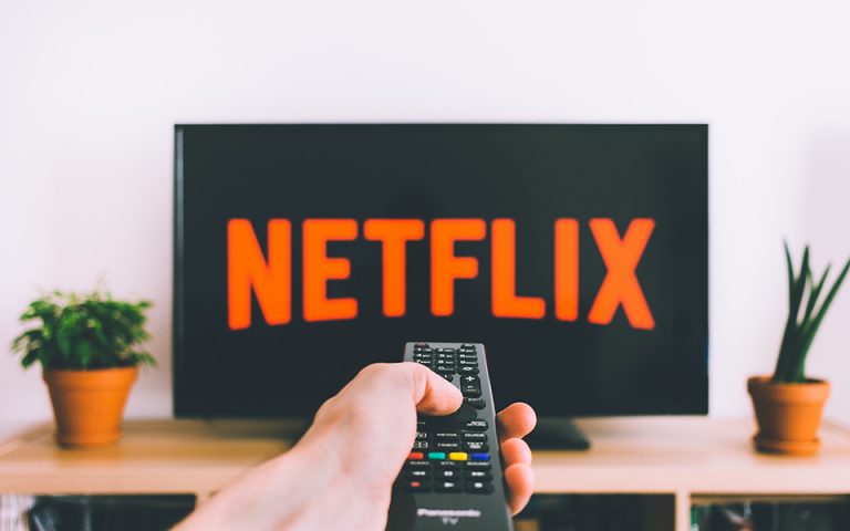 Το Netflix ψάχνει για αεροσυνοδό και πληρώνει έως και 385.000 δολάρια 