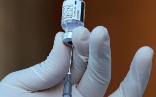 Pfizer: Σταθερές οι προβλέψεις για τις πωλήσεις εμβολίων Covid φέτος
