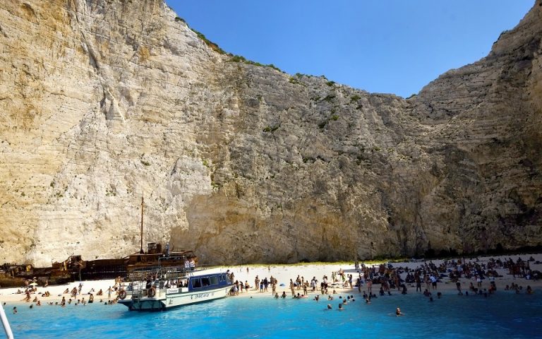 Η Ελλάδα κερδίζει τους τουρίστες και τις… εντυπώσεις στο internet