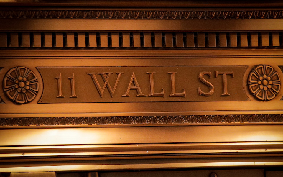 Wall Street: Tραπεζικό sell off – H χειρότερη εβδομάδα από τον Ιούνιο για τον Dow