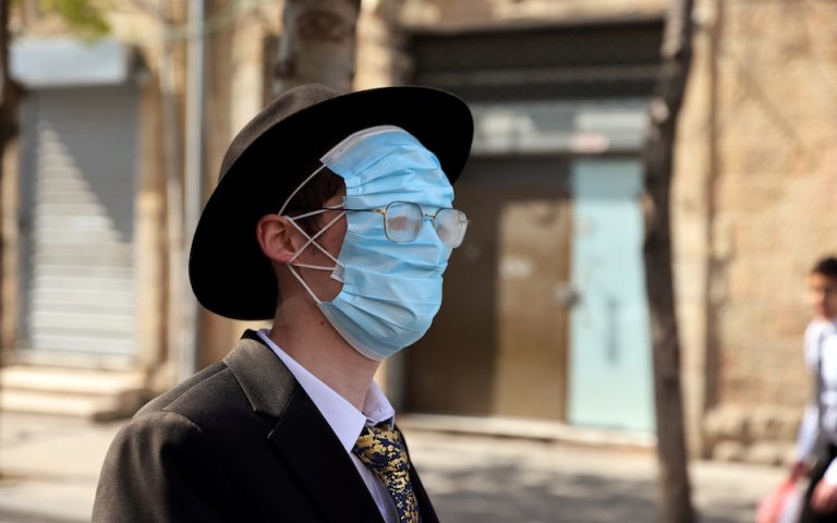 Η τριπλή μάσκα και τα «περίεργα» του Ισραήλ