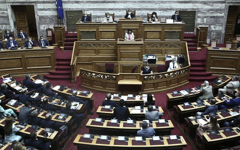 Βουλή: Κατατέθηκε η τροπολογία για το έκτακτο βοήθημα ύψους 250 ευρώ
