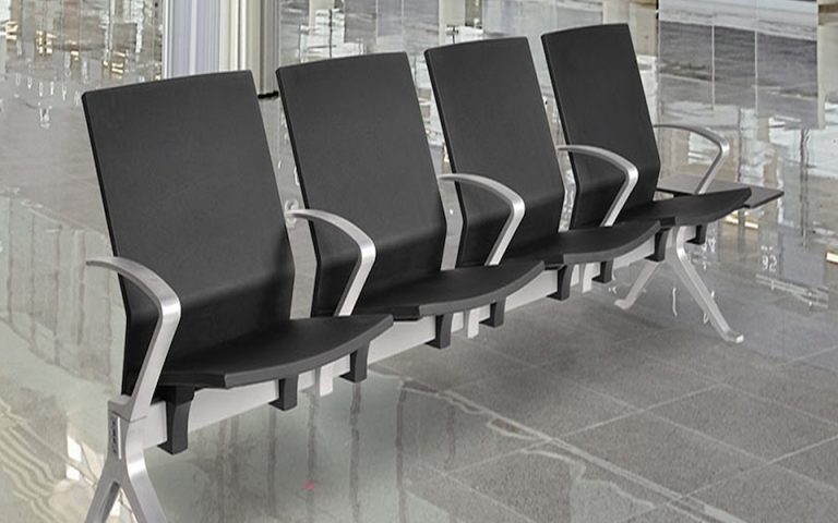 H SATO εξόπλισε τα 14 νέα περιφερειακά αεροδρόμια με καθίσματα αναμονής