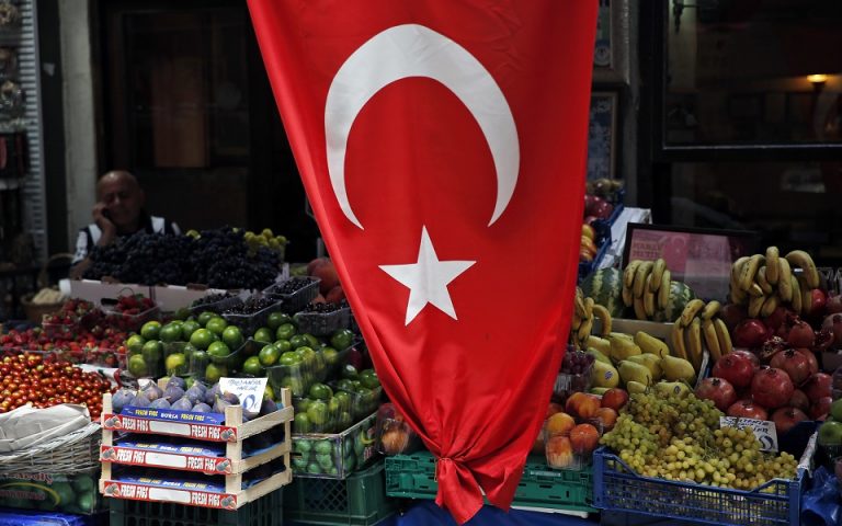Goldman: Βλέπει επιτοκιακές μειώσεις 100 μβ στην Τουρκία κάθε μήνα έως τέλος του έτους