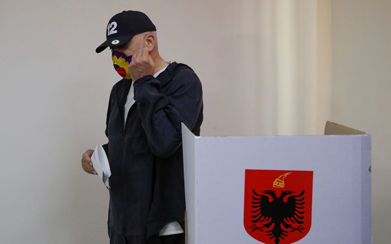 Αλβανία: Οριακή αυτοδυναμία για Ράμα δείχνει exit poll