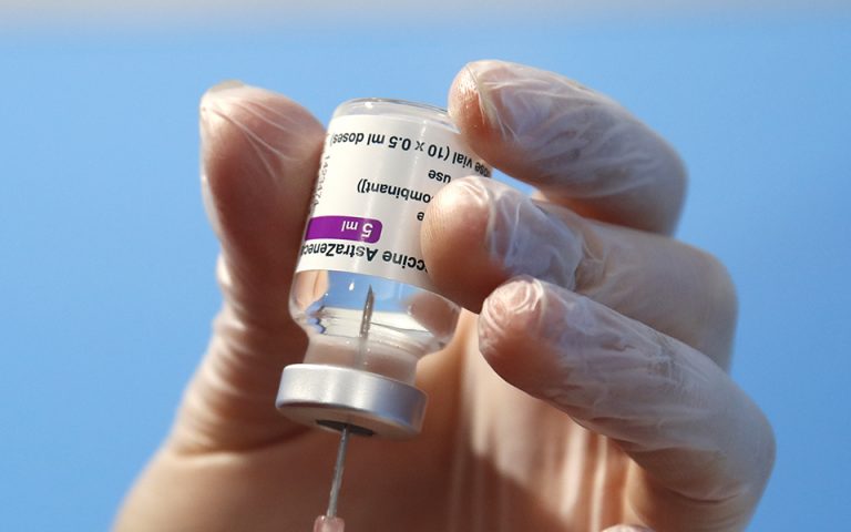 Εμβόλια: Άνοιξε η πλατφόρμα για τους 40 – 44 με AstraZeneca