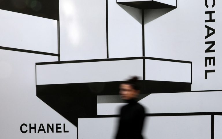 Chanel: «Μπλόκο» στις πωλήσεις προϊόντων που θα χρησιμοποιηθούν στη Ρωσία