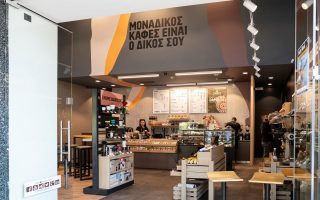 Coffee Ιsland: Από το πρώτο καφεκοπτείο στους 4.000 εργαζομένους
