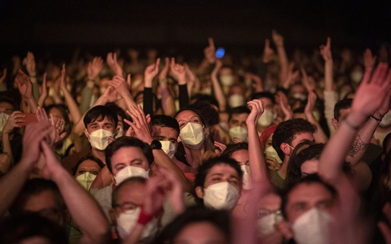 Βαρκελώνη: 5.000 άτομα πήγαν σε συναυλία – τι έγινε