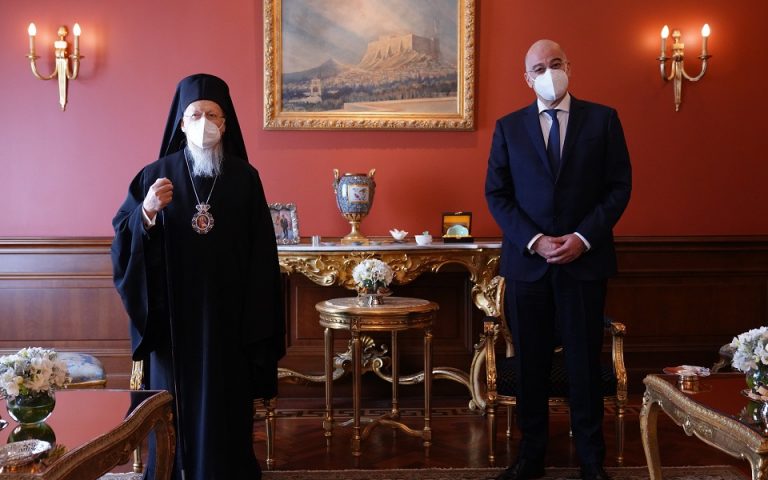 Κωνσταντινούπολη: Συνάντηση Ν. Δένδια με τον Οικουμενικό Πατριάρχη
