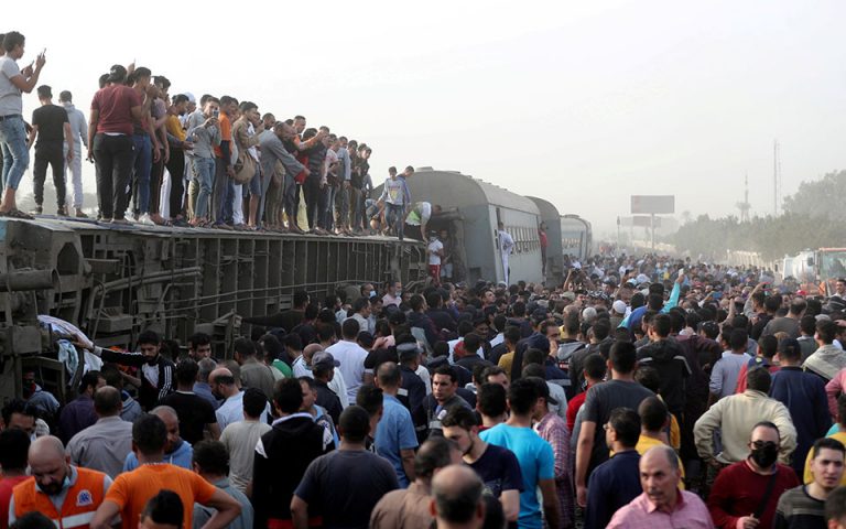 Εκτροχιασμός τρένου με 11 νεκρούς στην Αίγυπτο