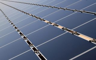 ΔΕΗ Ανανεώσιμες: Χρηματοδότηση από ΕΤΕπ για φωτοβολταϊκά πάρκα 230 MW