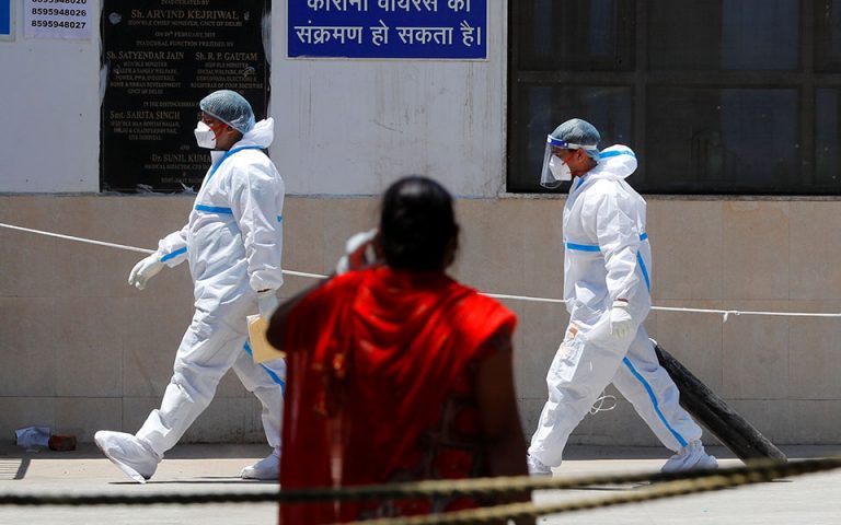Ινδία: 380 θάνατοι από κορωνοϊό σε μία ημέρα