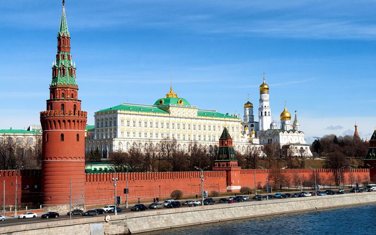 Κρεμλίνο: Θα απαντήσουμε αν «χάσουμε» Ρώσους στην Ουκρανία