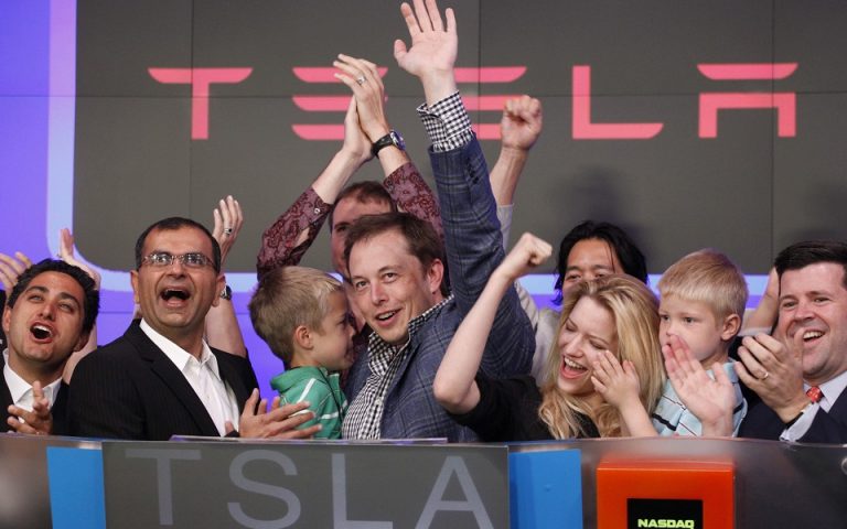 Tesla: «Ξεπούλησαν» μετοχές αξίας άνω του $1,5 δισ. πρώην και νυν μέλος του δ.σ.