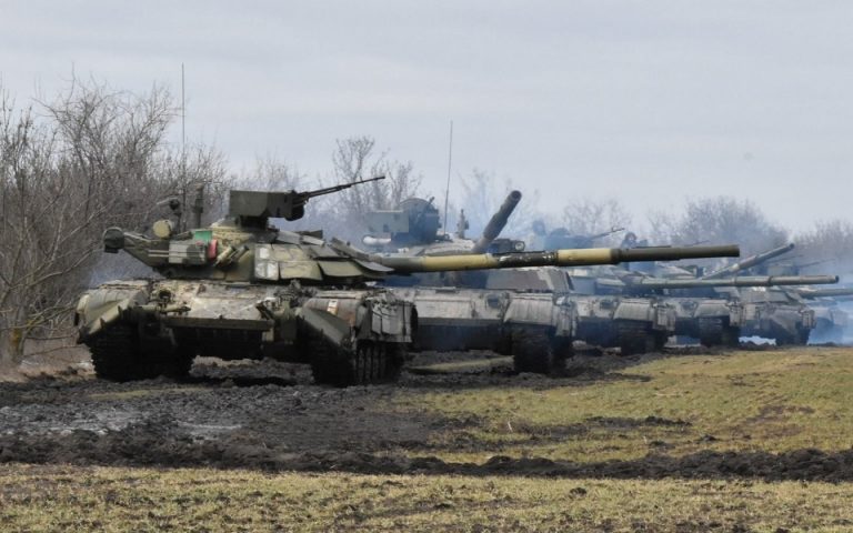 Μπάιντεν και Μέρκελ καλούν τη Ρωσία να αποσύρει τα στρατεύματά της από τα σύνορα με την Ουκρανία